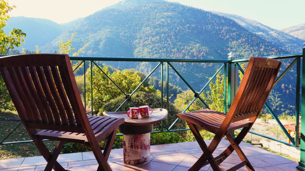 Βίλλα Νανο στα Καλάβρυτα. Θέα στα βουνά.